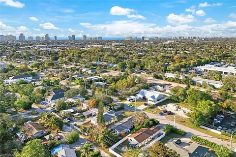 1366 Trail Terrace Dr, Naples, FL 34103