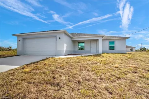 8024 Melody Cir, Labelle, FL 33935