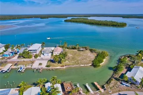 105 Bayshore Way, Goodland, FL 34140
