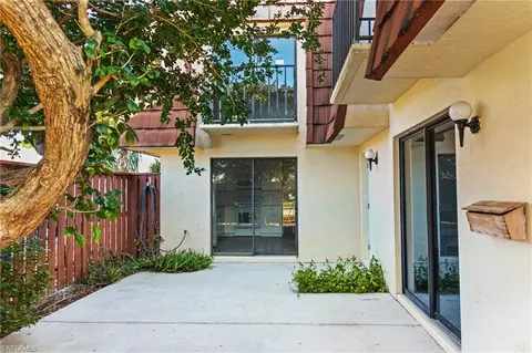 5231 Cedarbend Dr #4, Fort Myers, FL 33919