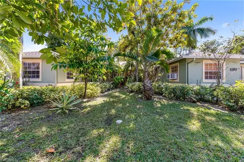 724 Pine Cone Ln, Naples, FL 34104 photo 3