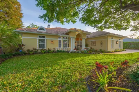 346 Wimbledon Ln, Naples, FL 34104