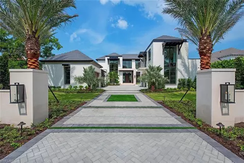 3300 Gin Ln, Naples, FL 34102