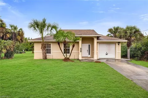721 14th St NE, Naples, FL 34120