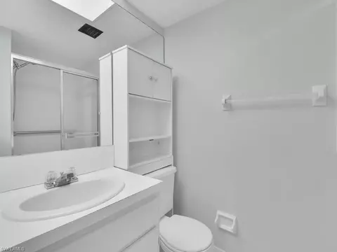 Bath - 37 High Point Cir E #106, Naples, FL 34103 photo 1 of 2