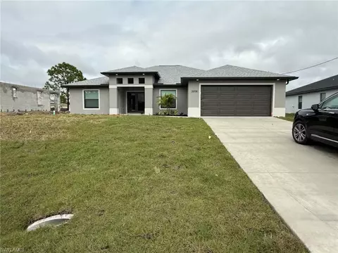 910 Acacia Ave, Lehigh Acres, FL 33972