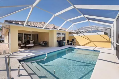 7609 Rozzini Ln, Naples, FL 34114