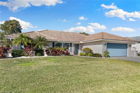 158 W Flamingo Cir, Marco Island, FL 34145