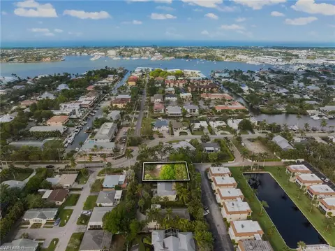 1205 Sandpiper St, Naples, FL 34102