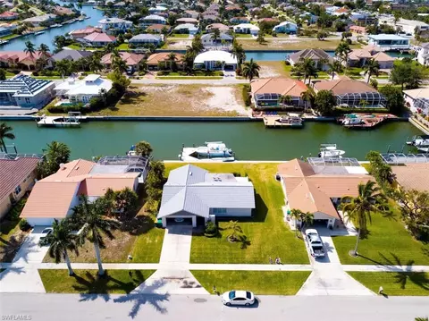 789 Caribbean Ct, Marco Island, FL 34145
