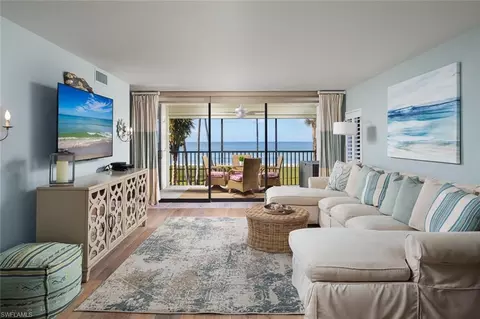 10525 Gulf Shore Dr #213, Naples, FL 34108