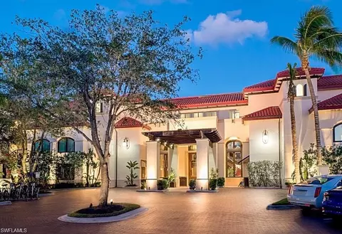 221 9th St S #208, Naples, FL 34102