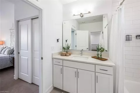 Bath - 7539 Rockefeller Dr, Naples, FL 34119 photo 2 of 5