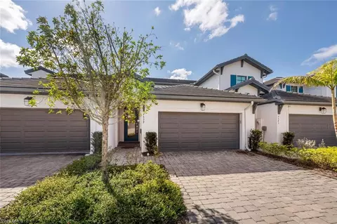 7539 Rockefeller Dr, Naples, FL 34119