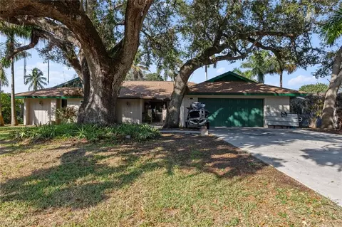 300 Broadview Dr, Fort Myers, FL 33905