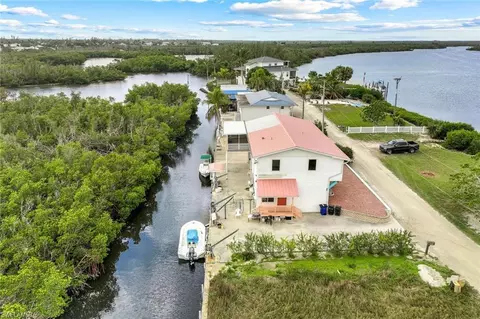 8151 Moyer Ln, Bokeelia, FL 33922