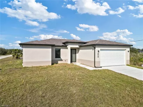 2618 69th St W, Lehigh Acres, FL 33971