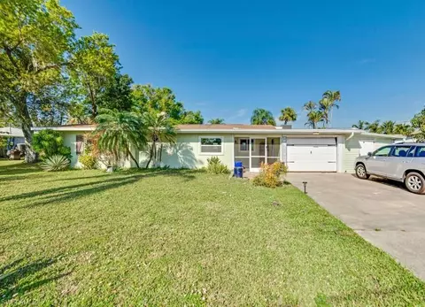 4869 E Riverside Dr, Fort Myers, FL 33905