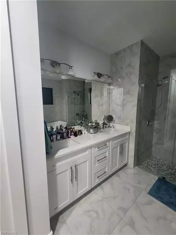 Bath - 2406 37th Ave NE, Naples, FL 34120 photo 2 of 3