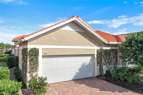 388 Mallory Ct, Naples, FL 34110 photo 3