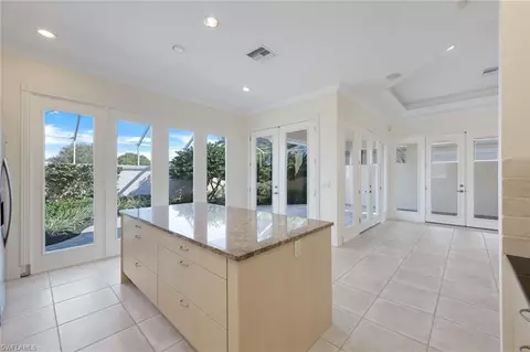 388 Mallory Ct, Naples, FL 34110 photo 16