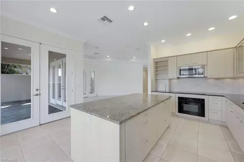 388 Mallory Ct, Naples, FL 34110 photo 15