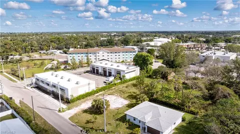 2471 Pine St, Naples, FL 34112 photo 11