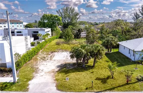 2471 Pine St, Naples, FL 34112 photo 7