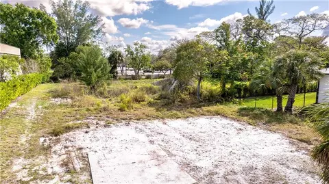 2471 Pine St, Naples, FL 34112 photo 3