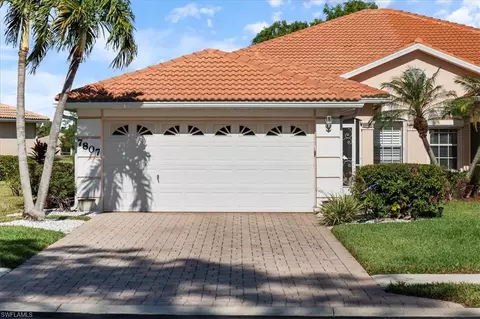 7807 Berkshire Pines Dr, Naples, FL 34104