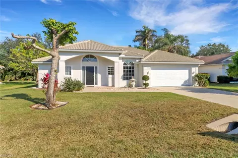 1090 Moon Lake Dr, Naples, FL 34104