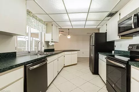 Kitchen - 5625 Cedar Tree Ln, Naples, FL 34116 photo 2 of 3