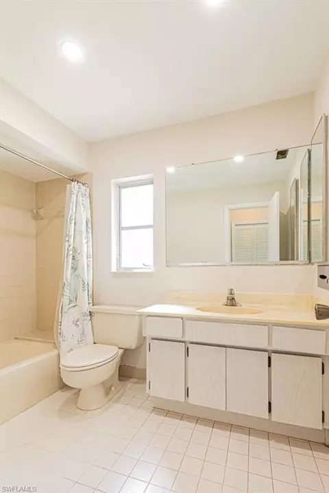 Bath - 5625 Cedar Tree Ln, Naples, FL 34116 photo 3 of 5