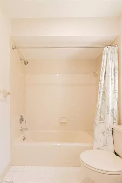 Bath - 5625 Cedar Tree Ln, Naples, FL 34116 photo 2 of 5