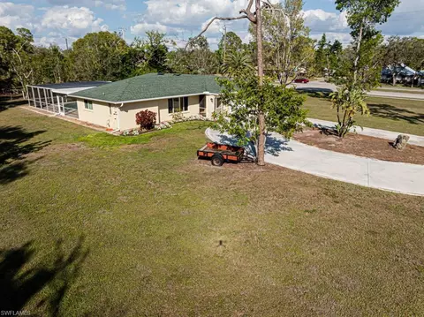 Exterior - 5625 Cedar Tree Ln, Naples, FL 34116 photo 7 of 9