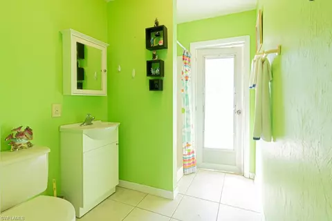 Bath - 5625 Cedar Tree Ln, Naples, FL 34116 photo 4 of 5