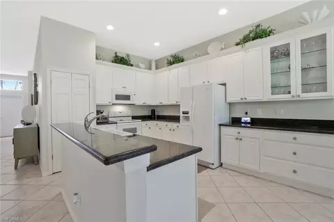 1118 Dorchester Ct, Naples, FL 34104 photo 5