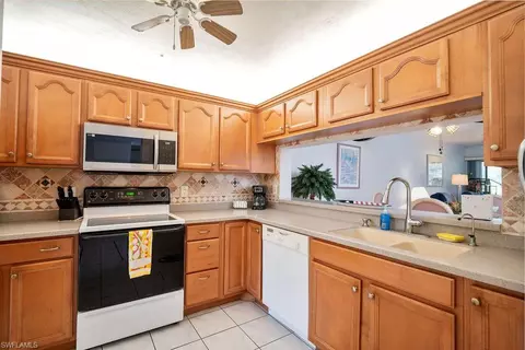 1215 Commonwealth Cir #D103, Naples, FL 34116