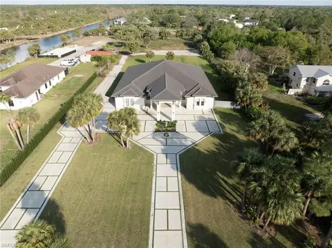 866 12th St NE, Naples, FL 34120