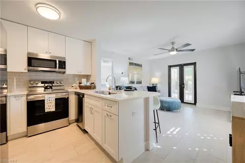 Kitchen - 655 8th Ave S #3, Naples, FL 34102 photo 5 of 9
