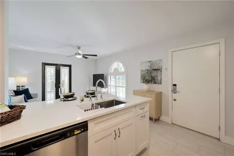 Kitchen - 655 8th Ave S #3, Naples, FL 34102 photo 8 of 9