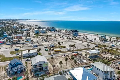 131 Connecticut St, Fort Myers Beach, FL 33931