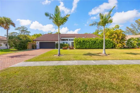 2323 Pine Woods Cir #13, Naples, FL 34105