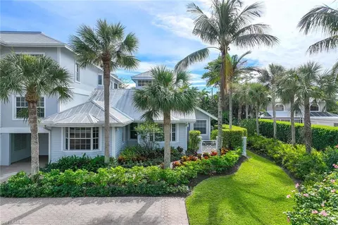 Exterior - 340 7th Ave S #2, Naples, FL 34102 photo 2 of 10
