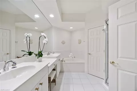 Bath - 340 7th Ave S #2, Naples, FL 34102 photo 1 of 2