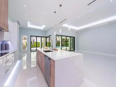 Kitchen - 8310 Tuliptree Pl, Naples, FL 34113 photo 2 of 3
