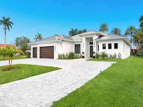 8310 Tuliptree Pl, Naples, FL 34113