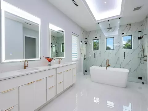 Bath - 8310 Tuliptree Pl, Naples, FL 34113 photo 1 of 5