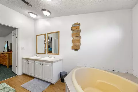 Bath - 321 Brandy Ln, Naples, FL 34114 photo 2 of 3