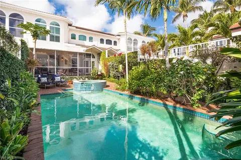 1130 6th St S #6, Naples, FL 34102